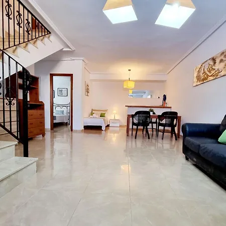 Tourist Paco, Ciudad Quesada, Private Pool, Private Parking Holiday home