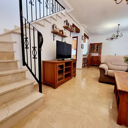 Tourist Paco, Ciudad Quesada, Private Pool, Private Parking Holiday home